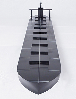 エアロ・シタデルを採用した船体模型の全景2
