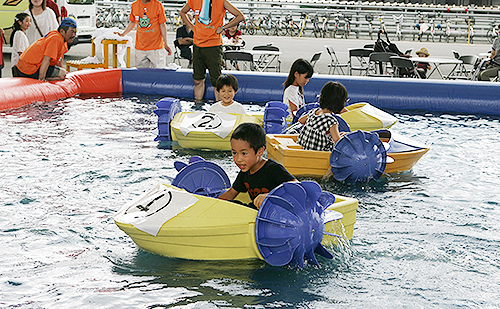 キッズボートに乗って、すーい、すーい