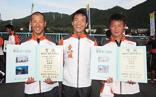 準優勝を果たした井出選手(写真左)と武田選手(写真中央)、8位入賞となった別府選手(写真右)
