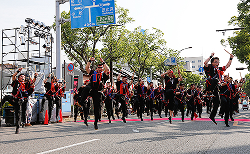 約80名の若手社員で一丸となった『ダンスバリ』