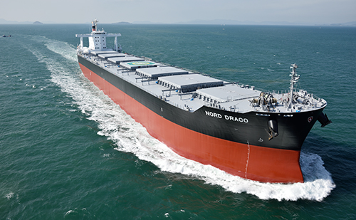 84,000載貨重量トンばら積み運搬船「NORD DRACO」
