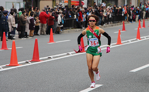 第8中継所でタスキを受けた関野選手