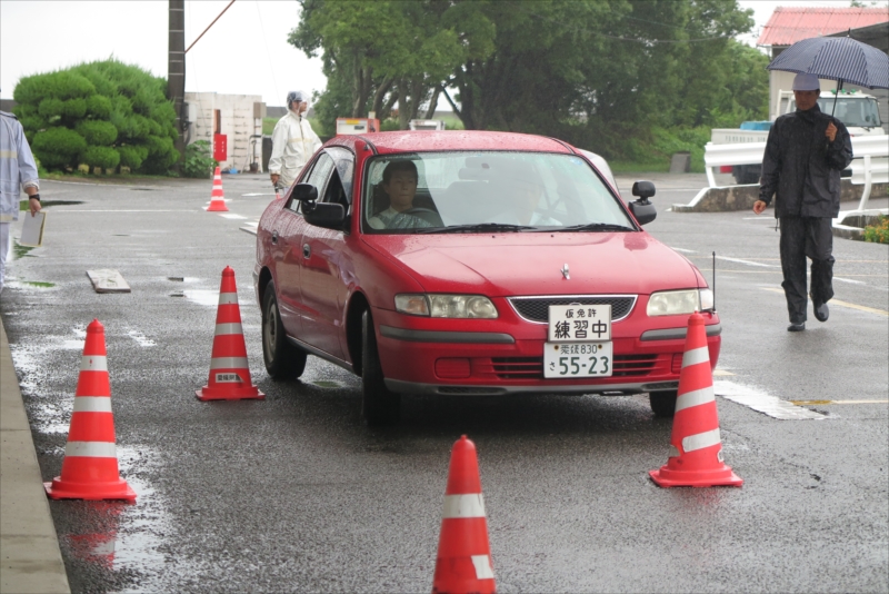 パイロンスラロームに挑むAチーム